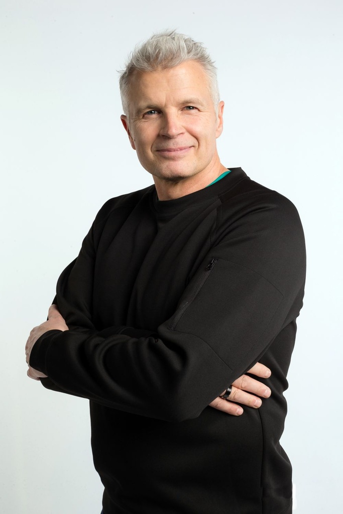 Black - Lifestyle Image 2